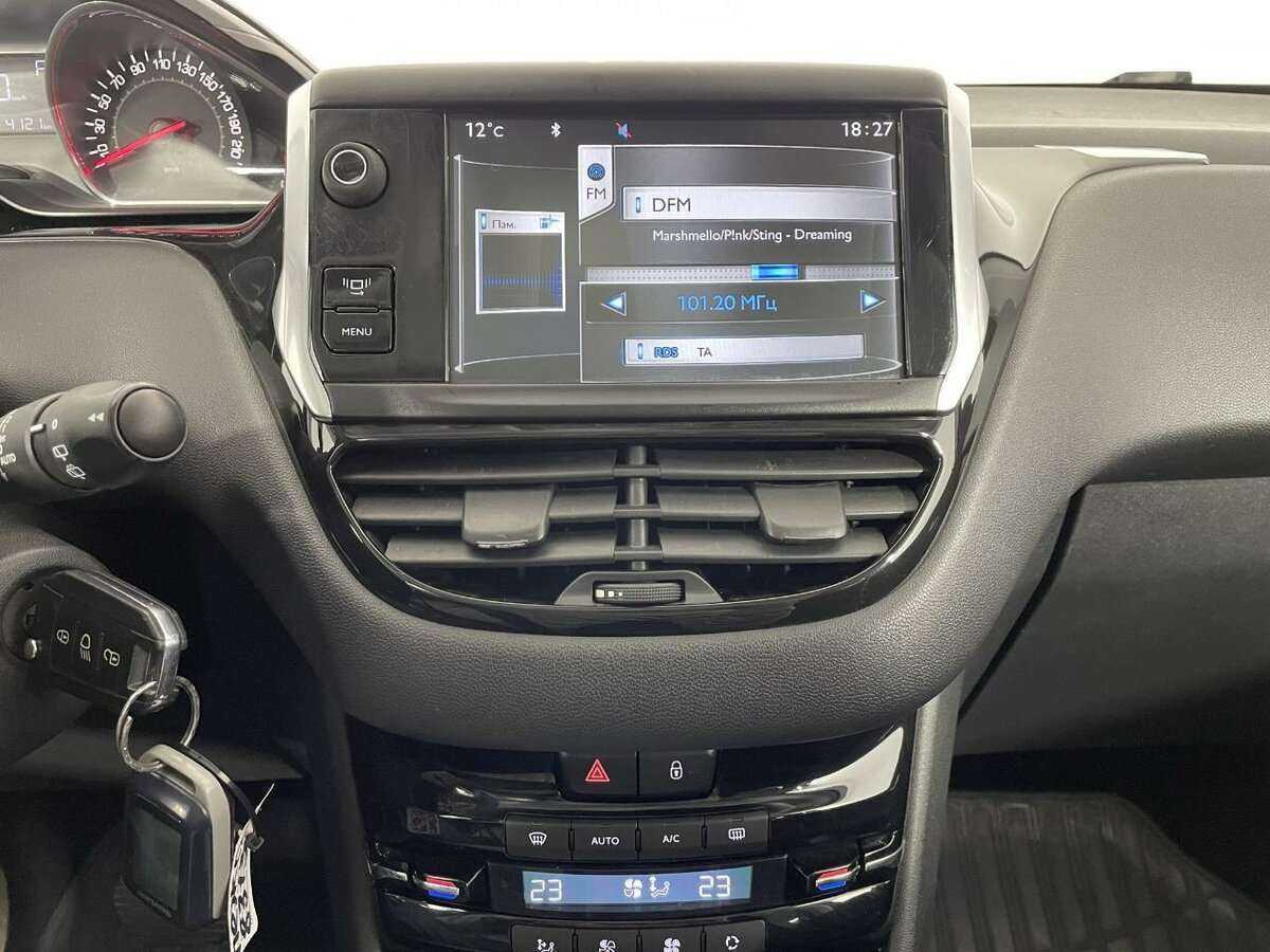 Купить Peugeot 208, 2014, 147 190 км, фото №12