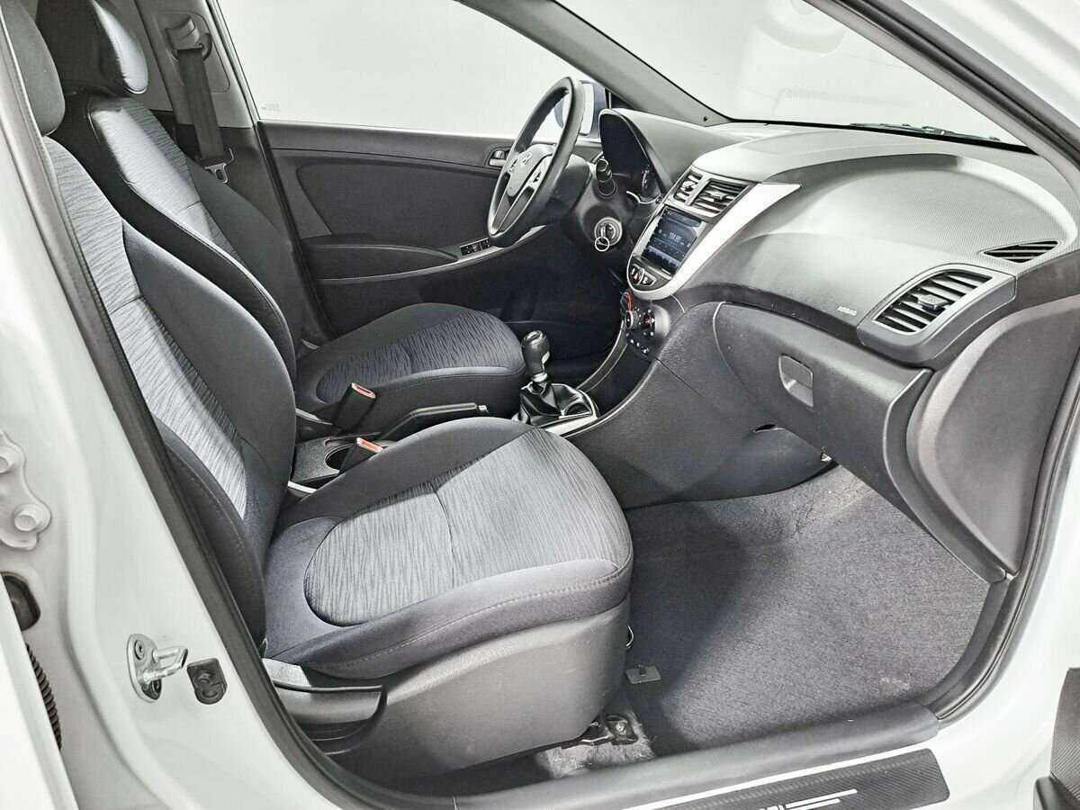 Купить Hyundai Solaris, 2016, 115 896 км, фото №7