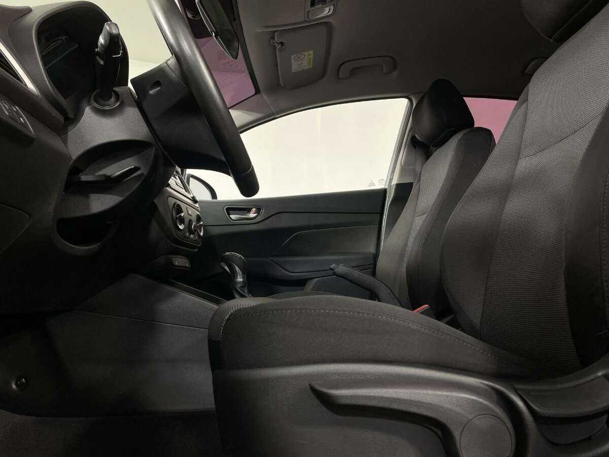 Купить Hyundai Solaris, 2017, 99 000 км, фото №10