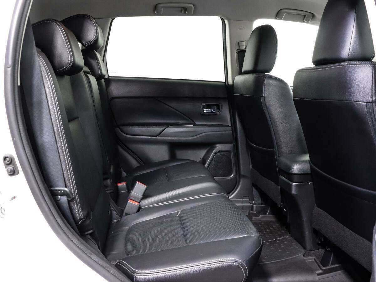 Купить Mitsubishi Outlander, 2017, 108 883 км, фото №9