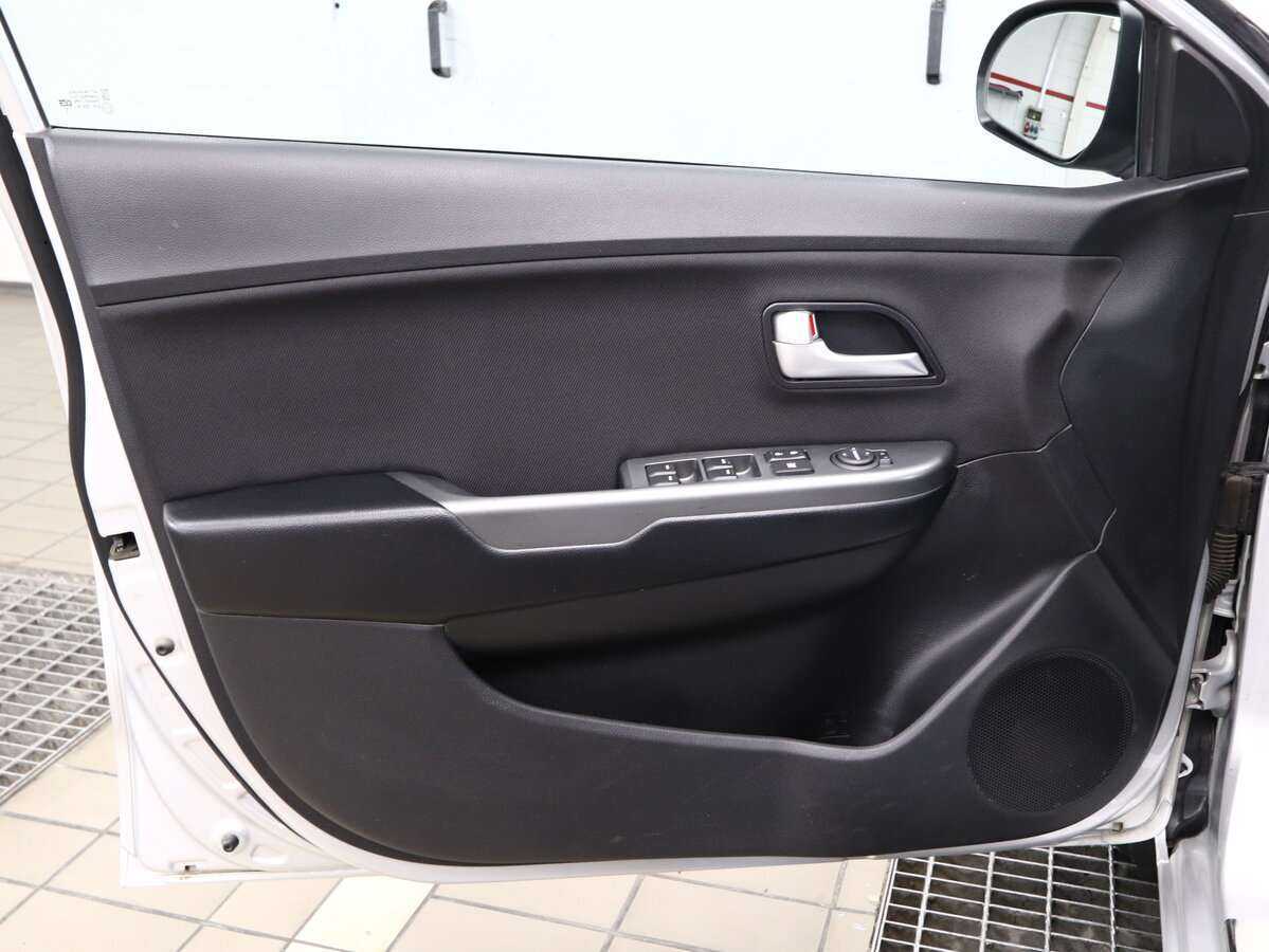 Купить Kia Rio, 2015, 59 140 км, фото №5