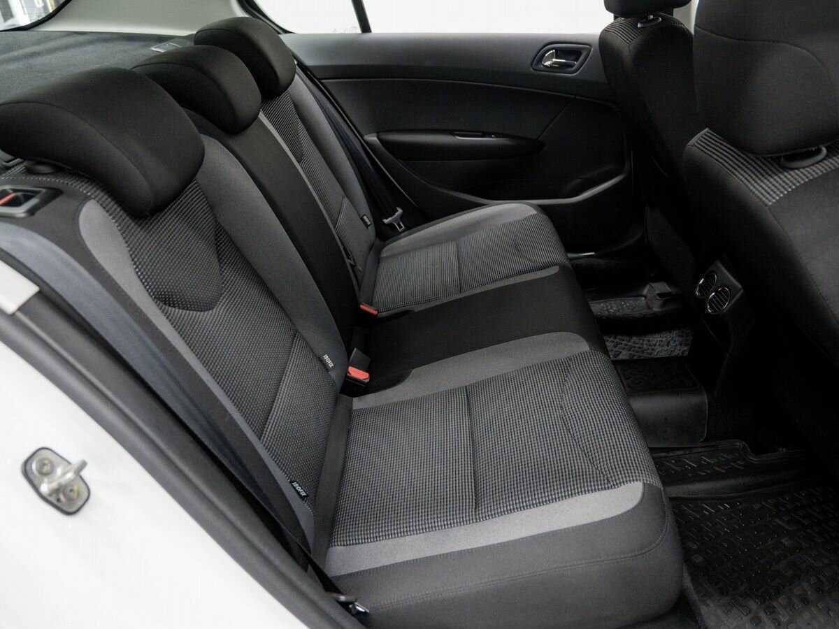 Купить Peugeot 408, 2017, 129 611 км, фото №9