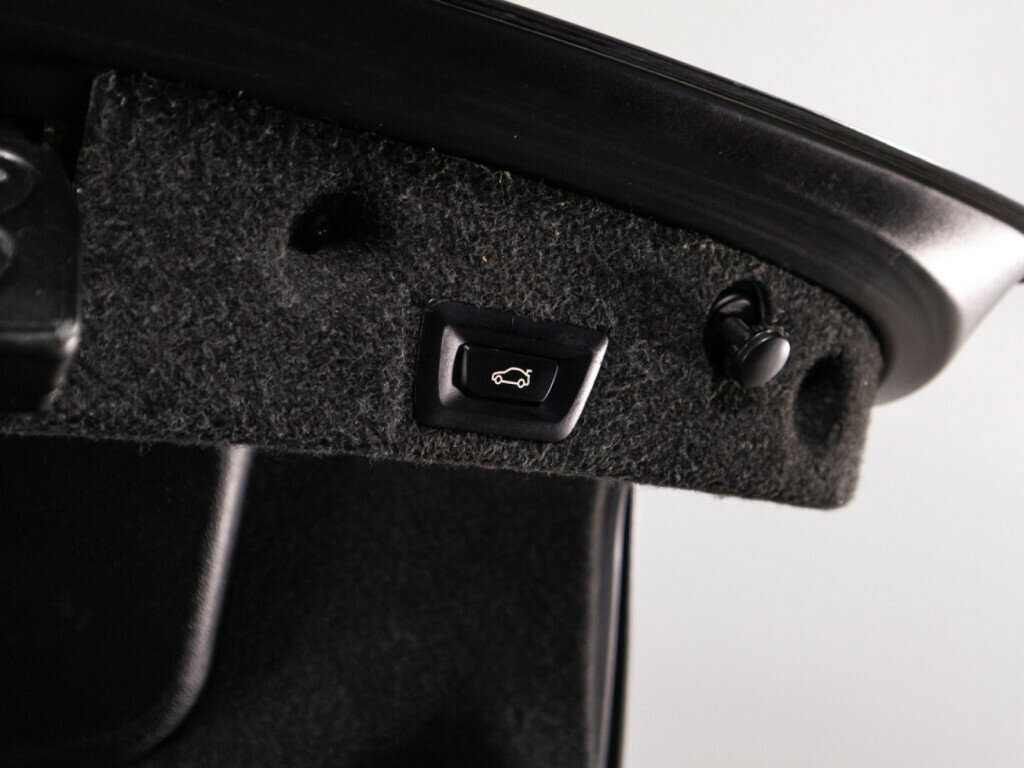 Купить BMW 5 серии 528i, 2012, 235 328 км, фото №16