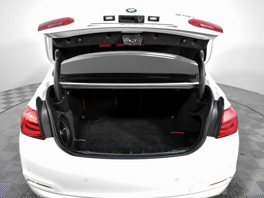 Купить BMW 3 серии 318i, 2017, 177 000 км, фото №23