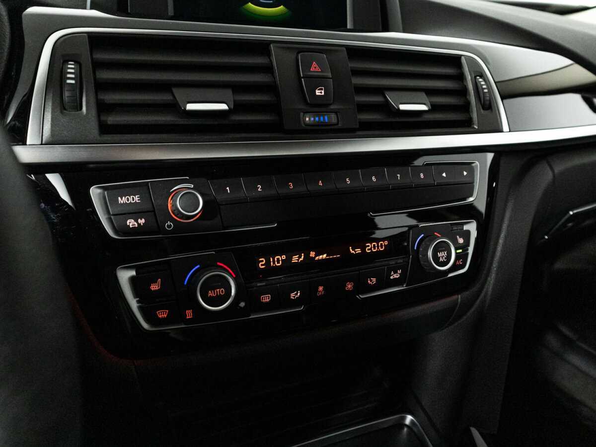 Купить BMW 3 серии 318i, 2018, 65 895 км, фото №17